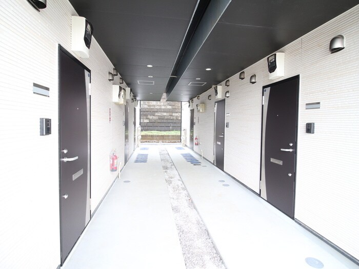 物件外観写真2　(エントランス部分)