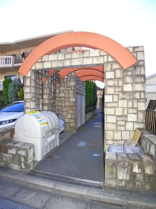 物件外観写真4　(エントランス部分)