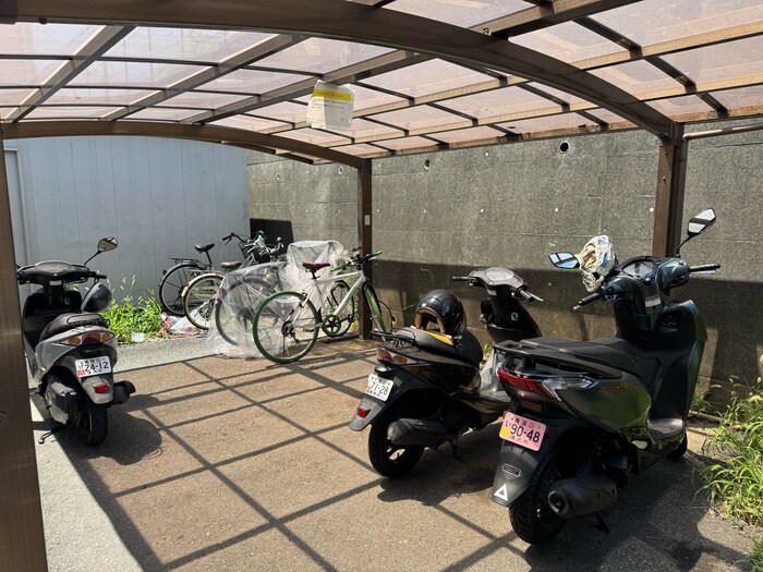 物件外観写真6　(駐輪場)