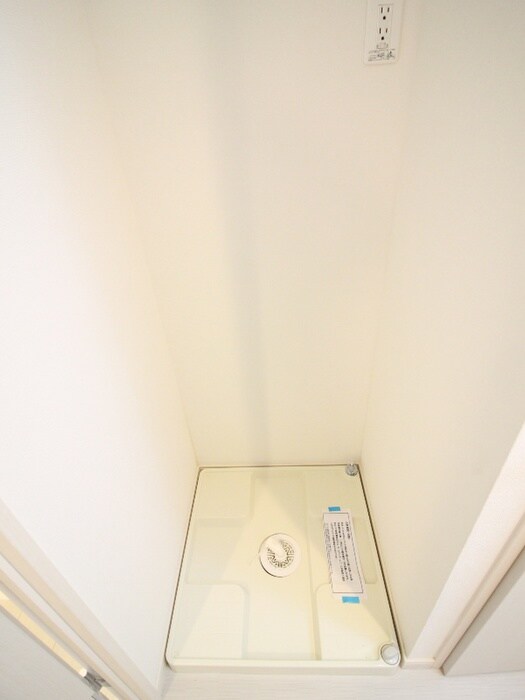 物件内観写真16　(洗濯機置場)