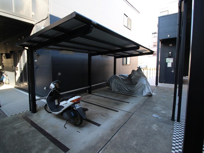 物件外観写真6　(バイク置き場)