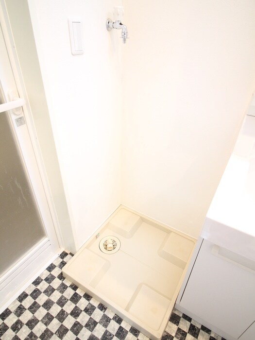 物件内観写真11　(洗濯機置場)