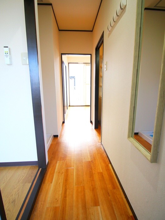 物件内観写真7　(玄関)