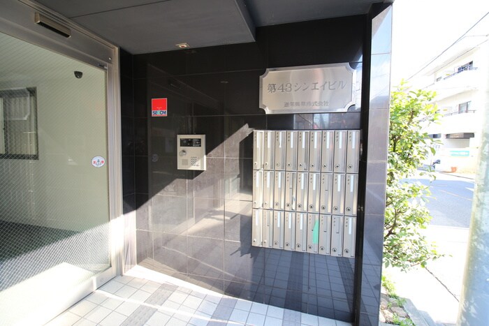 物件外観写真4　(エントランス部分)