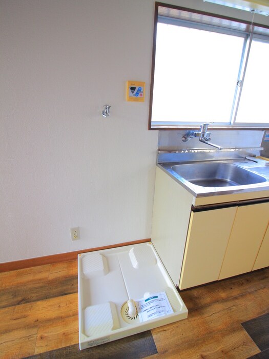 物件内観写真15　(洗濯機置場)