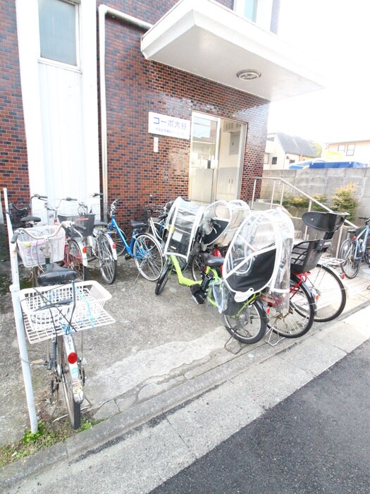 物件外観写真4　(駐輪場)