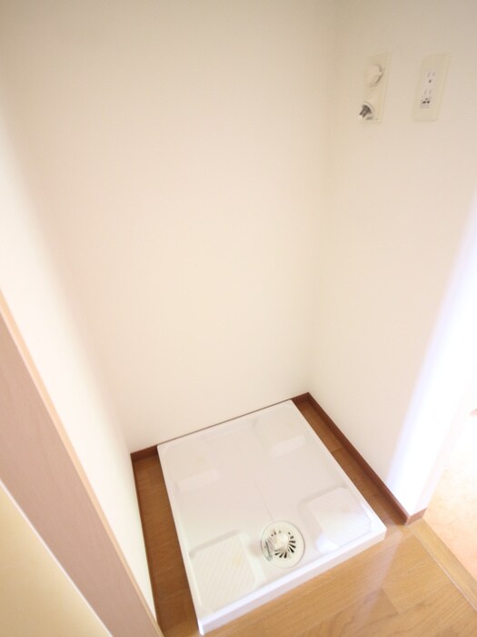 物件内観写真13　(洗濯機置場)