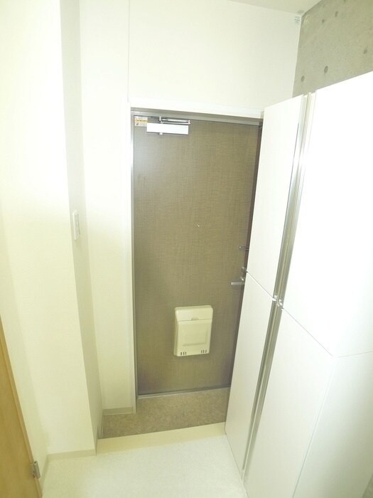 物件内観写真17　(玄関)