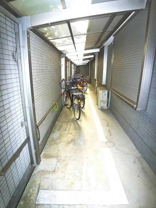 物件外観写真5　(駐輪場)