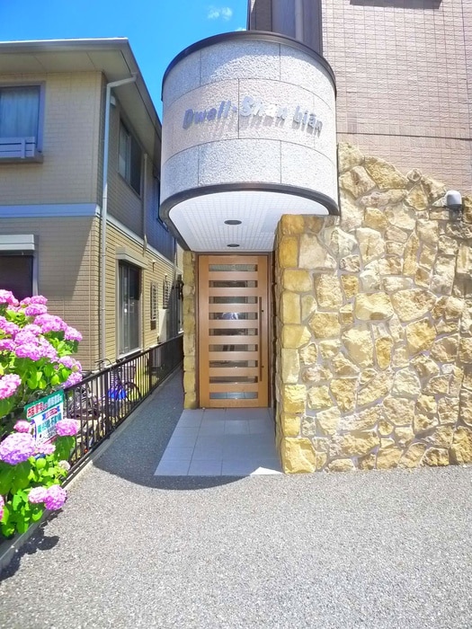 物件外観写真4　(エントランス部分)