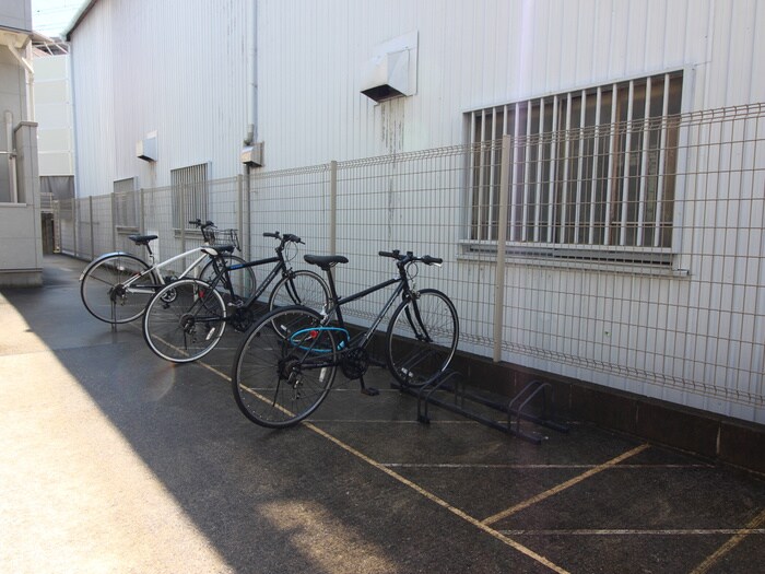 物件外観写真3　(駐輪場)