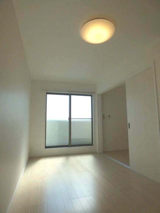 物件内観写真7　(室内からの展望)