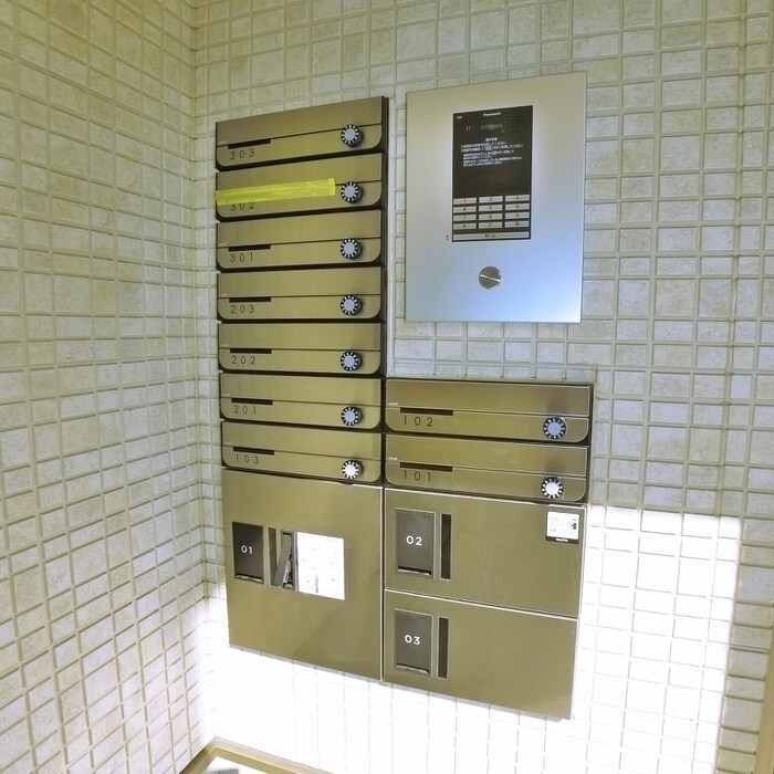 物件外観写真3　(エントランス部分)