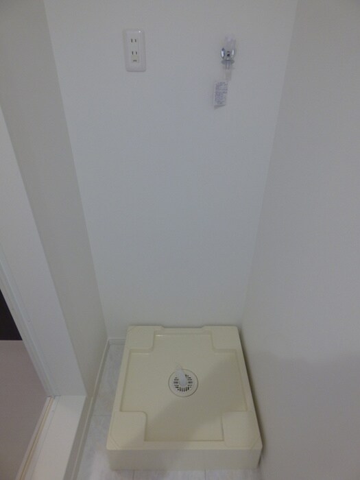 物件内観写真16　(洗濯機置場)