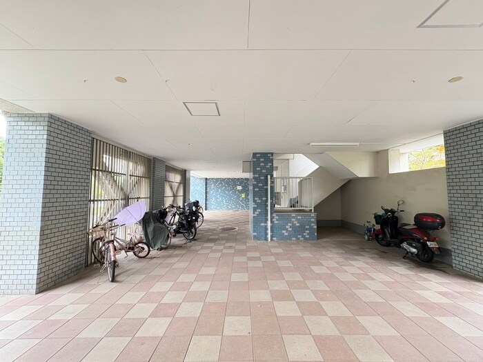 物件外観写真4　(エントランス部分)