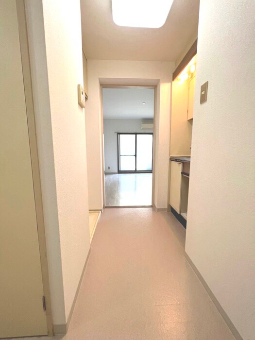 物件内観写真11　(廊下)