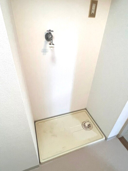 物件内観写真18　(洗濯機置場)