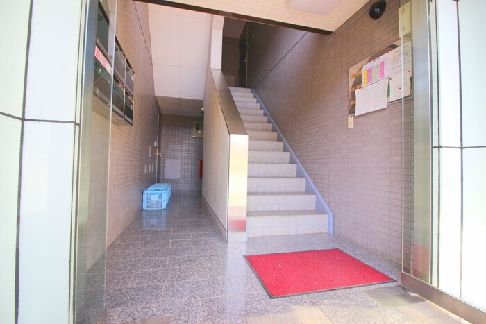 物件外観写真5　(エントランス部分)