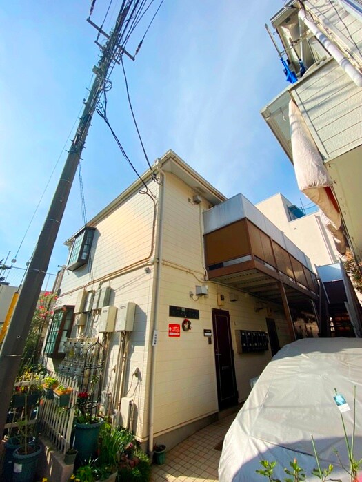 物件外観写真2　(エントランス部分)