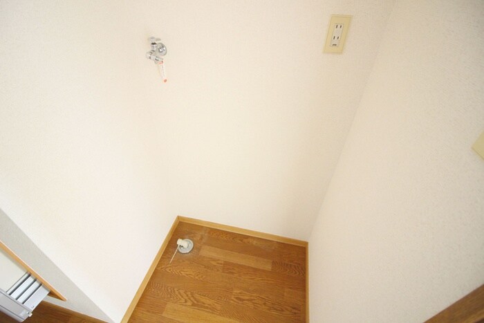 物件内観写真13　(洗濯機置場)