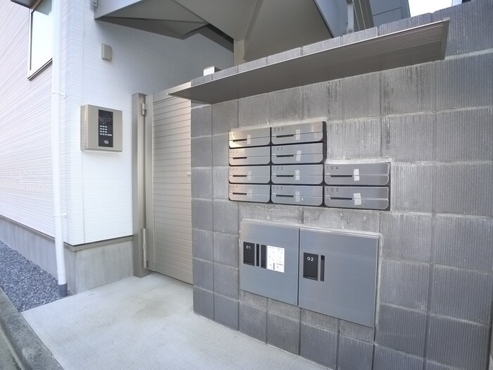 物件外観写真4　(エントランス部分)