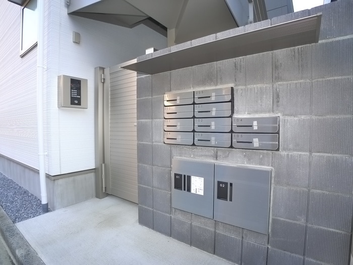 物件外観写真4　(エントランス部分)