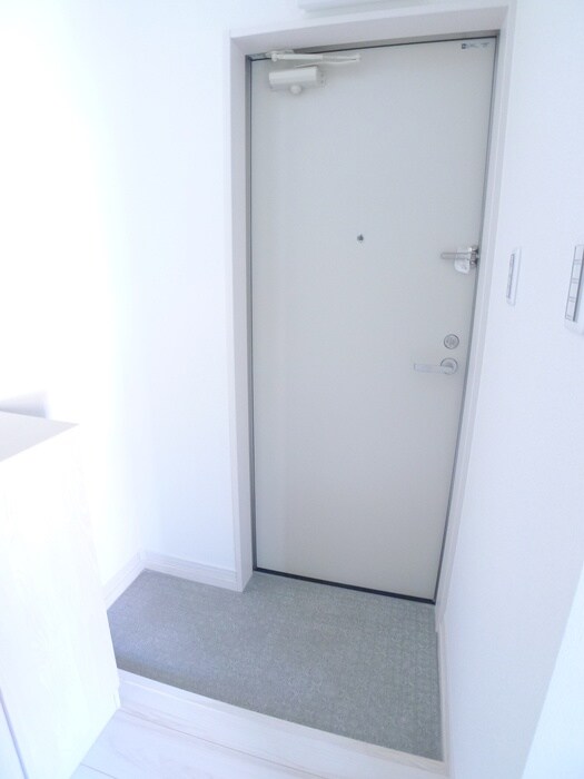物件内観写真16　(玄関)