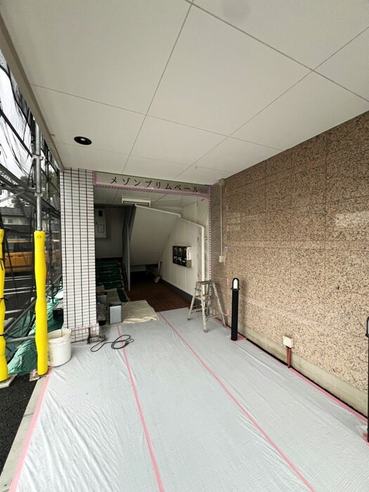 物件外観写真4　(エントランス部分)