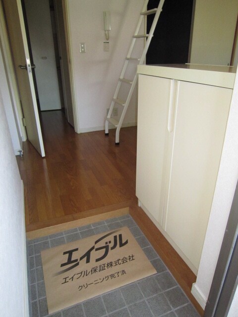 物件内観写真13　(玄関)