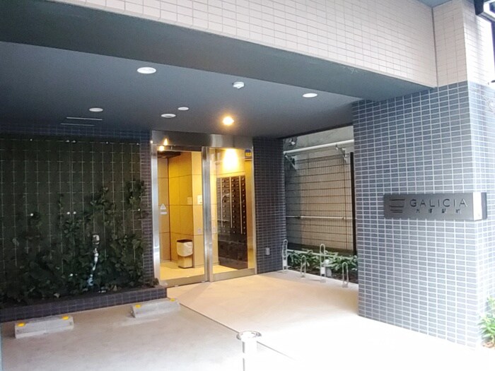 物件外観写真5　(エントランス部分)