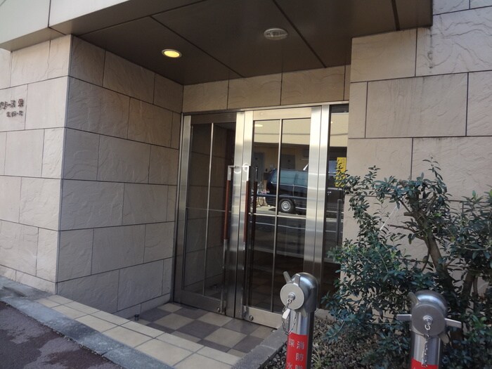 物件外観写真3　(エントランス部分)