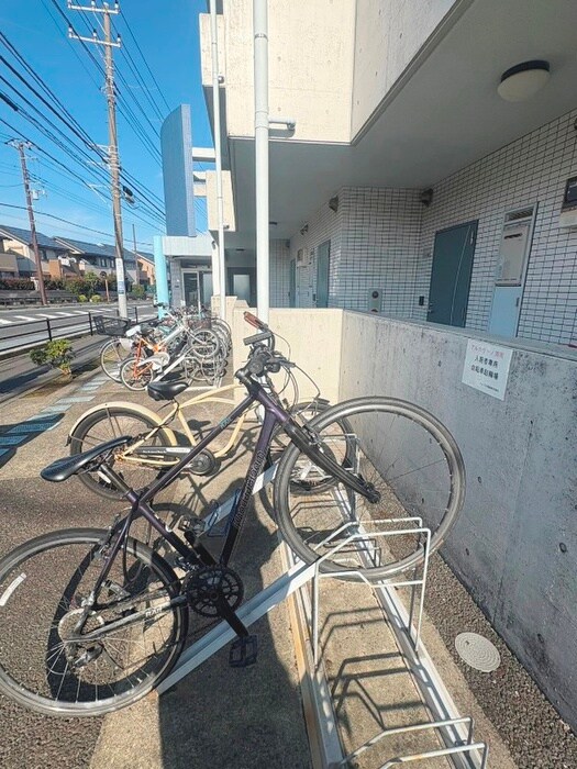 物件外観写真3　(駐輪場)