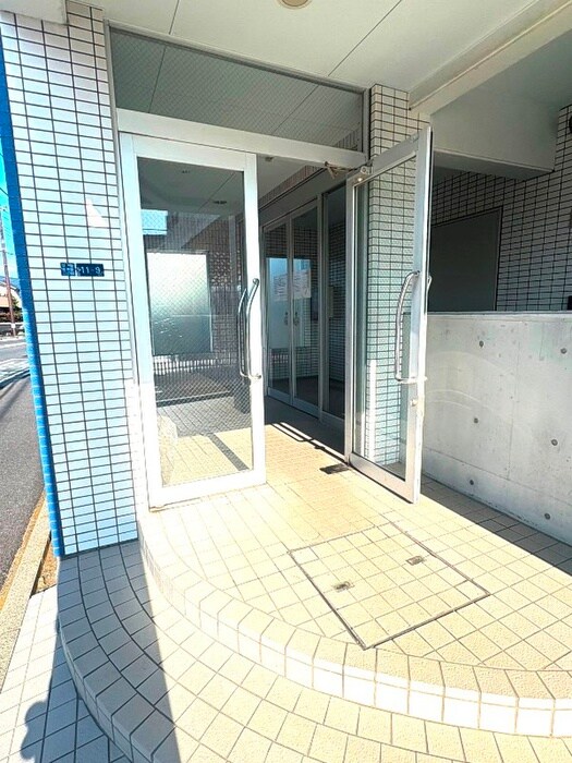 物件外観写真4　(エントランス部分)