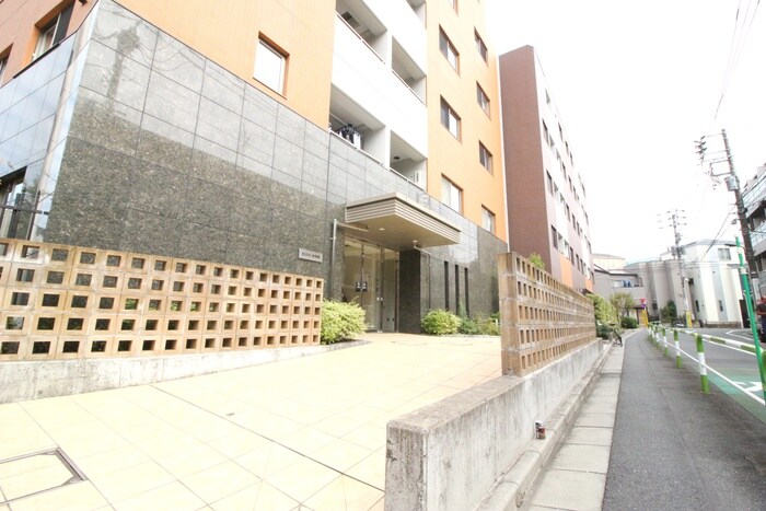 物件外観写真2　(エントランス部分)