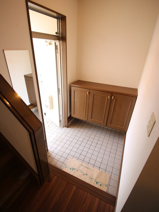 物件内観写真12　(玄関)