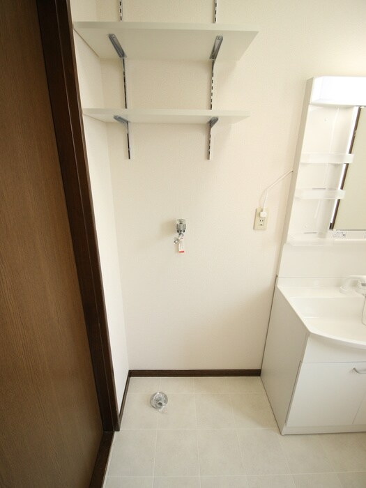 物件内観写真14　(洗濯機置場)