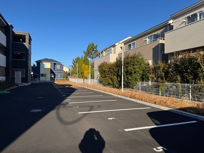 物件外観写真4　(駐車場)