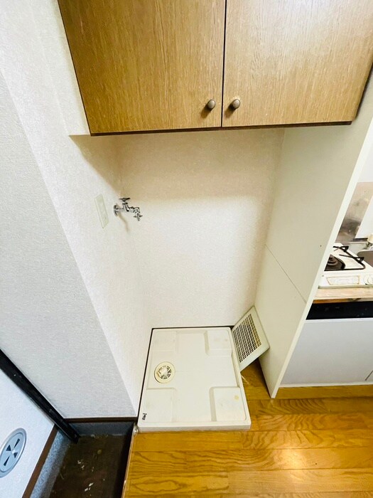 物件内観写真12　(洗濯機置場)