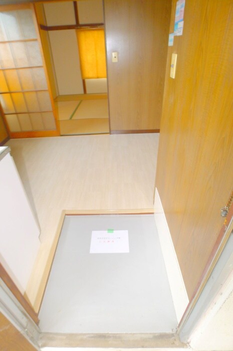物件内観写真13　(玄関)