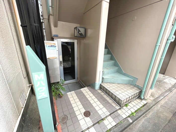 物件外観写真3　(エントランス部分)