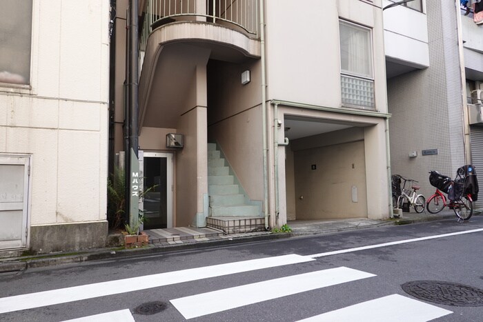 物件外観写真4　(エントランス部分)