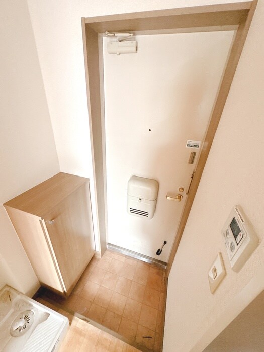 物件内観写真16　(玄関)