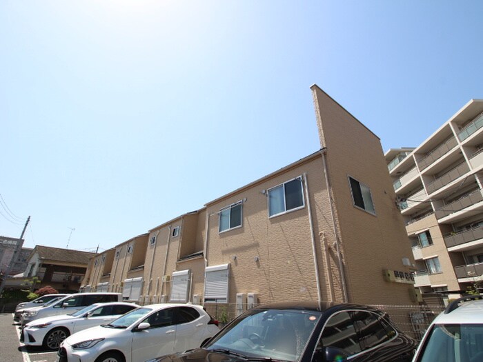 物件外観写真2　(駐車場)