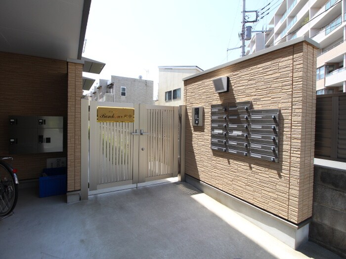 物件外観写真4　(エントランス部分)