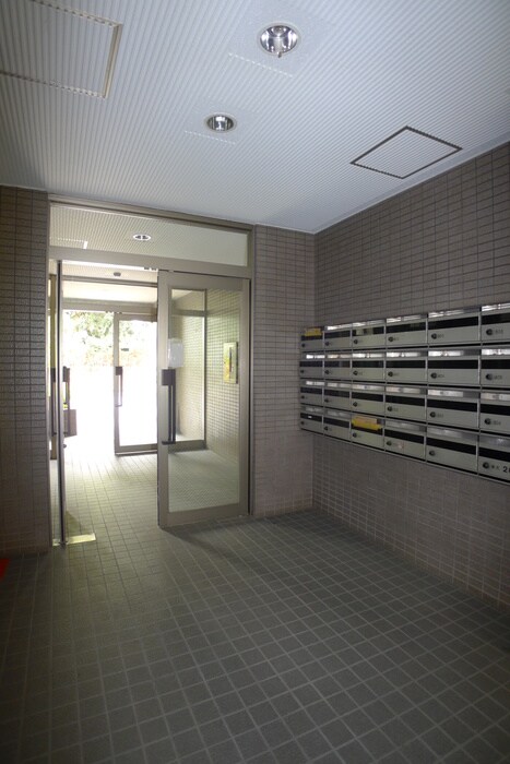 物件外観写真5　(エントランス部分)