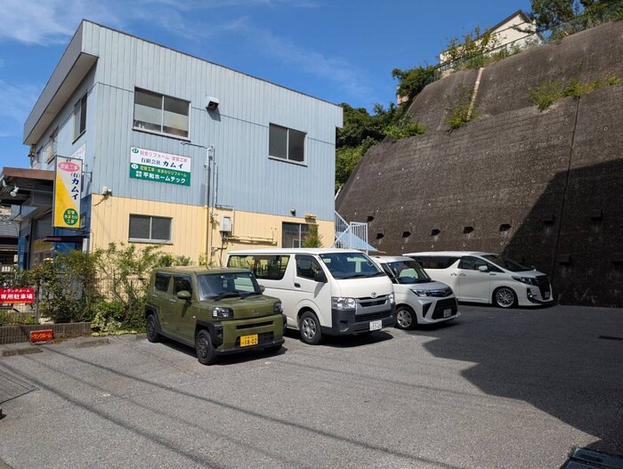 物件外観写真6　(駐車場)