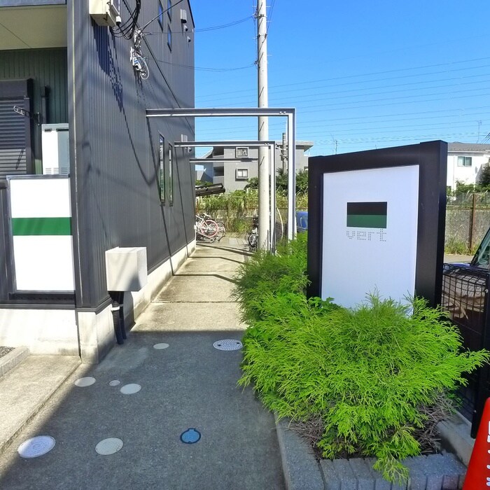 物件外観写真3　(エントランス部分)