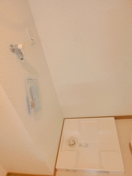 物件内観写真10　(洗濯機置場)