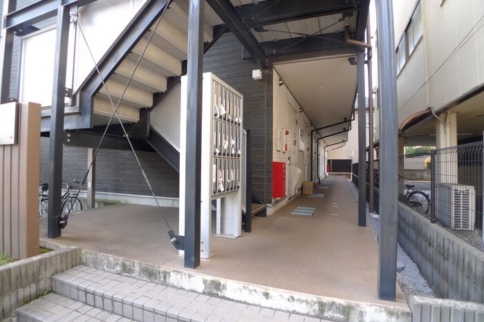 物件外観写真2　(エントランス部分)