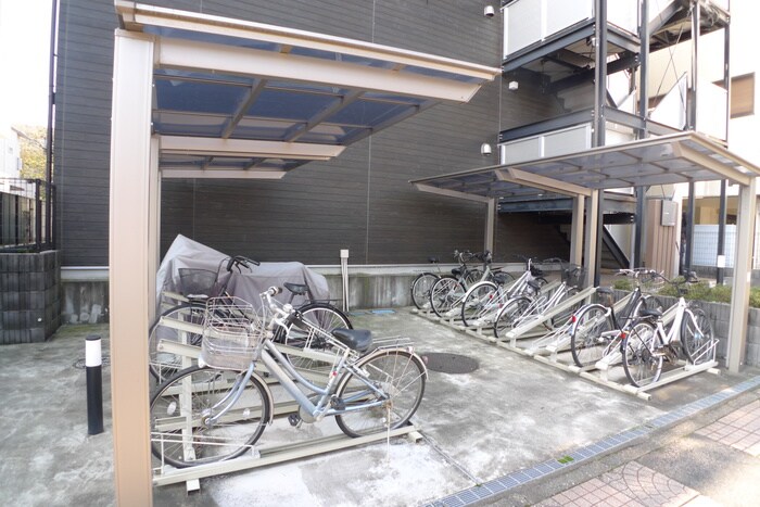 物件外観写真3　(駐輪場)
